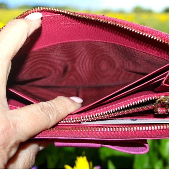 Prada Milano Saffiano Fiocco Leather Zip
Around Continental Bow Wallet - Picture 4 of 12